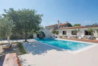 Image de Villa Lv near Novigrad for 8 people spa & children playground only 1. 5 km from beach