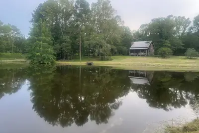 Image de Secluded getaway cabin on 50 acres in the beautiful woods of Utica, Ms.