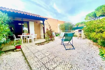 Image de Charmante Villa T2 mezzanine, Climatisation, Piscine, Parking, proche Plage