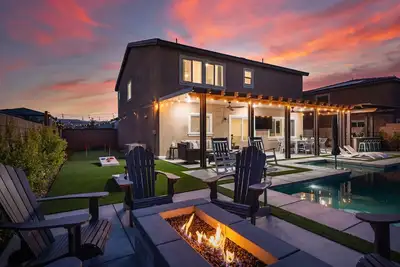 Image de Entertainer`s Paradise | Luxe Pool + Game Room