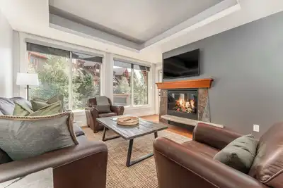 Image de Luxury 2br Condo at Solara Resort w Pool, Hot Tub, Bbq, 5 Min to Banff East Gate