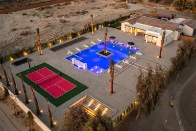 Image de Nahana Desert Oasis with massive pool, pickleball, beach volleyball, bocce!