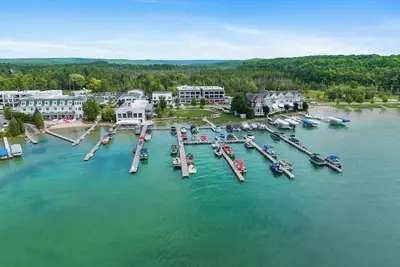 Image de New Walloon Village condo! Across from the lake! 7 night minimum.