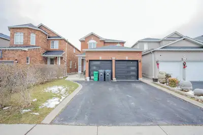 Image de Cozy 3-bedroom luxurious house in the central mississauga around heartland & Sq1