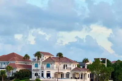 Image de Stunning 4bd 4. 5ba~Gulf View~Lake front~Private Pool~Destiny West ammenities