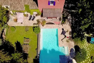 Image de Mas de 1830 proche Uzès magnifique Piscine 13mx5m et jardin dans parc du chateau