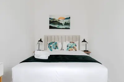 Image de Appartement-Classique-Salle de bain privée-Vue ville