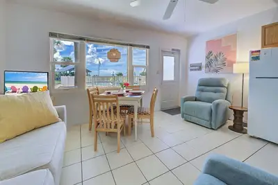 Image de Directly on the Gulf - Unit  4 - 1 Bedroom - Ground Floor - Sleeps up to 6]