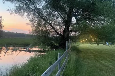 Image de The Narrows Guesthouse - Getaway w/ Scenic Pond + Fire Pit in Narrowsburg, Ny