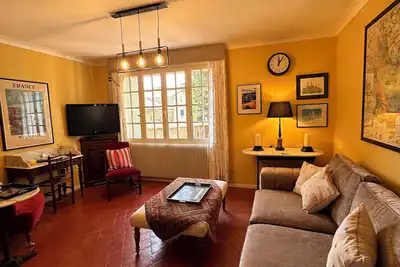 Image de Quaint Gatehouse in Niort - Close To Town Center