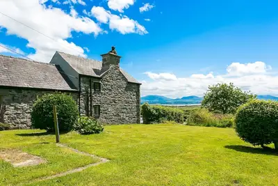 Image de Maes y Ceirchdir - sleeps 10 guests  in 5 bedrooms