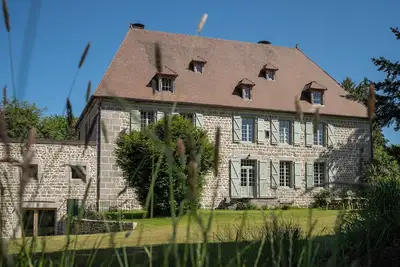 Une demeure ancienne d'exception, parc, piscine extérieure, espace bien-être.
