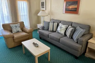 Image de Loft Style/One Bedroom Condo/Private Balcony/Seaside Pool/Pet Friendly