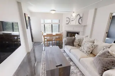 Image de Elegant 2br Flat at Silvercreek by RedAwning