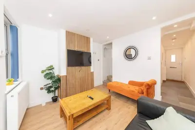 Cosy Victorian Cottage Close to Town Center | Pass The Keys
