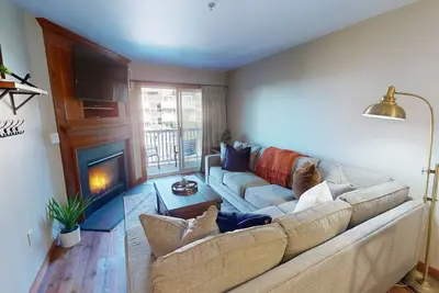 Image de Plush 2br+ at Allegheny Springs - private pool! by RedAwning