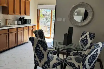 Image de Charming 3-bedroom house with Ac and WiFi in West Allis perfect for pets& family