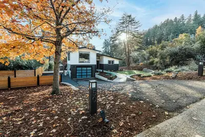 Image de The Best Of Crest - Mid Century Vibes with Sunrise Views in S. Eugene