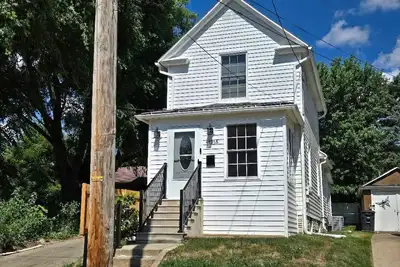 Fab 50's Firestone Flat. A/C & Pet friendly