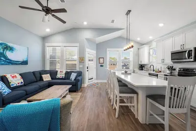 Image de Off The Hook | Walk to Beach, Heated Pool, Dogs Ok