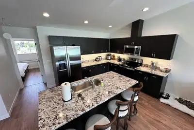 Image de Fully Stocked 3br Townhome - Walk anywhere in Joseph! (B)