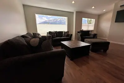 Image de Luxury 3br Townhome - Walk anywhere in Joseph! (D)