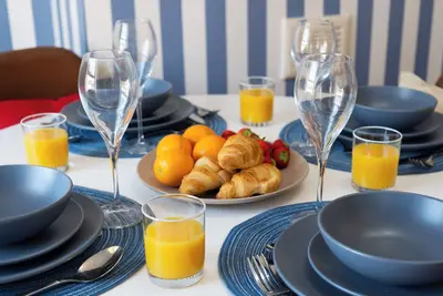 Image de 4 bedroom townhouse, 2 min to beach, sleeps 6, free WiFi & parking