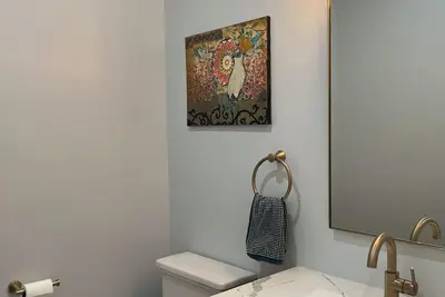 Image de Luxury home for long-term stay in the heart of Westboro