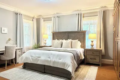 Image de Luxury California King 1 Bedrooms at Hale House