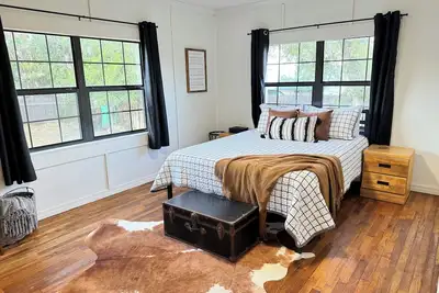 Image de Cute House w/ Lake View - Short walk to Park w/ boat ramp and fishing pier