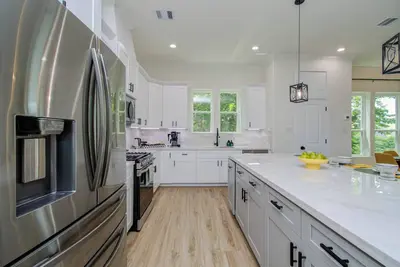 Image de 3bd, Rooftop Movie Theater and Bbq, Retro/Music Theme, 8mins to Downtown