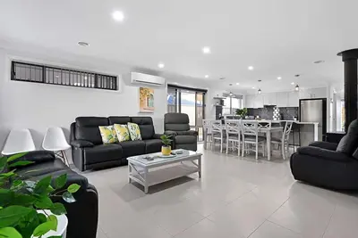 Image de Ophir - Large Entertainer, Sleeps 11