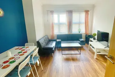 Image de Fully furnished 2-bedroom flat; 10 minutes walk to beach. Sleeps up to 6 people.