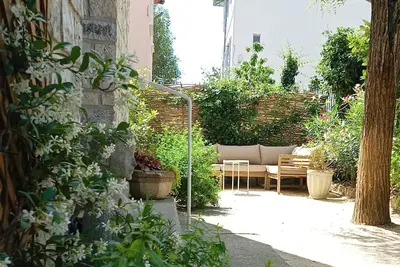 Image de Grand appartement de 75m2, 2 chambres et jardin