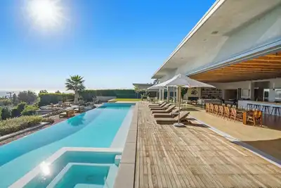Image de Infinite Bleau  by Stay Awhile Villas