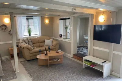 Image de Studio Apartment med alt du Trenger! Kort Avstand til Transport og Shopping!
