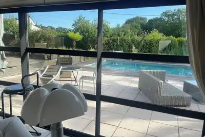 Image de Paradis insoupçonné avec piscine dans la lande à Baden