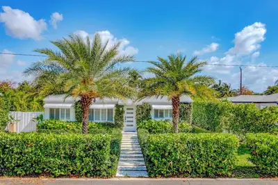 Image de Outdoor Oasis w/ Pool, Firepit, & Tons of Seating