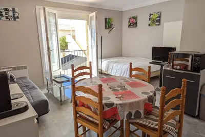 Image de Studio rénové avec balcon, clim, proche plage, Parking, pour 3/4 pers.