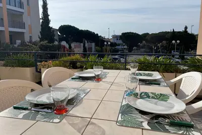 Image de Appartement rénové avec terrasse près du port, 4 couchages