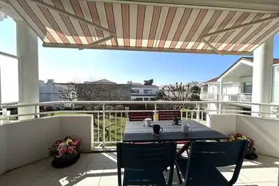 Image de Charmant 2 pièces, 4 couchages, balcon, parking, à 2 pas de la Grande Plage de Saint-Gilles-Croix-de-Vie