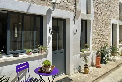 Image de La Ferme De Lucie \nMaison avec deux chambres, jardin et cour privés.