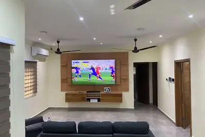 Image de Cozy 3-bedroom apartment in Kasoa with Ac, WiFi, water heater, solar power