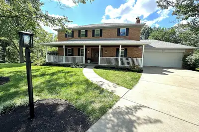 Image de \"Stay 'n Play\" in Mason - Game Room/ 4 Season Room/ Wooded Private yard/ Firepit