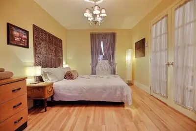 Image de Cozy, classy, central