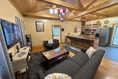 Image de Chez Le Fleur: A Cozy 2 Bedroom Home with Patio, Fenced Yard & Wi-Fi Min to I-10