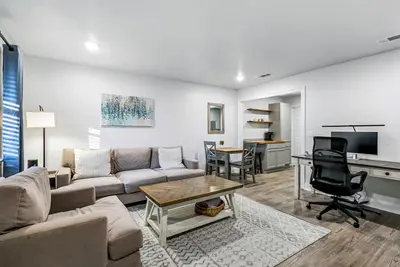 Image de Near downtown Covington! Discover the perfect blend of convenience and comfort!