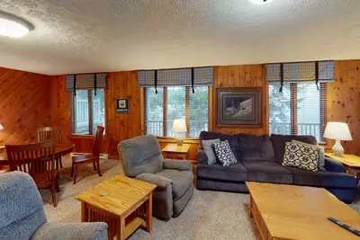 Image de Stemwinder #9 - Four Bedroom Townhome by RedAwning