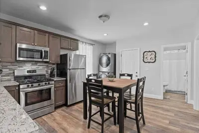 Image de The Deluxe-Suite at The North End Apt with Laundry