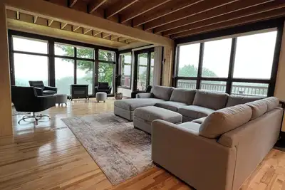 Image de Secluded 4br house on 200 acres, stunning mountain and valley views, WiFi & Ac